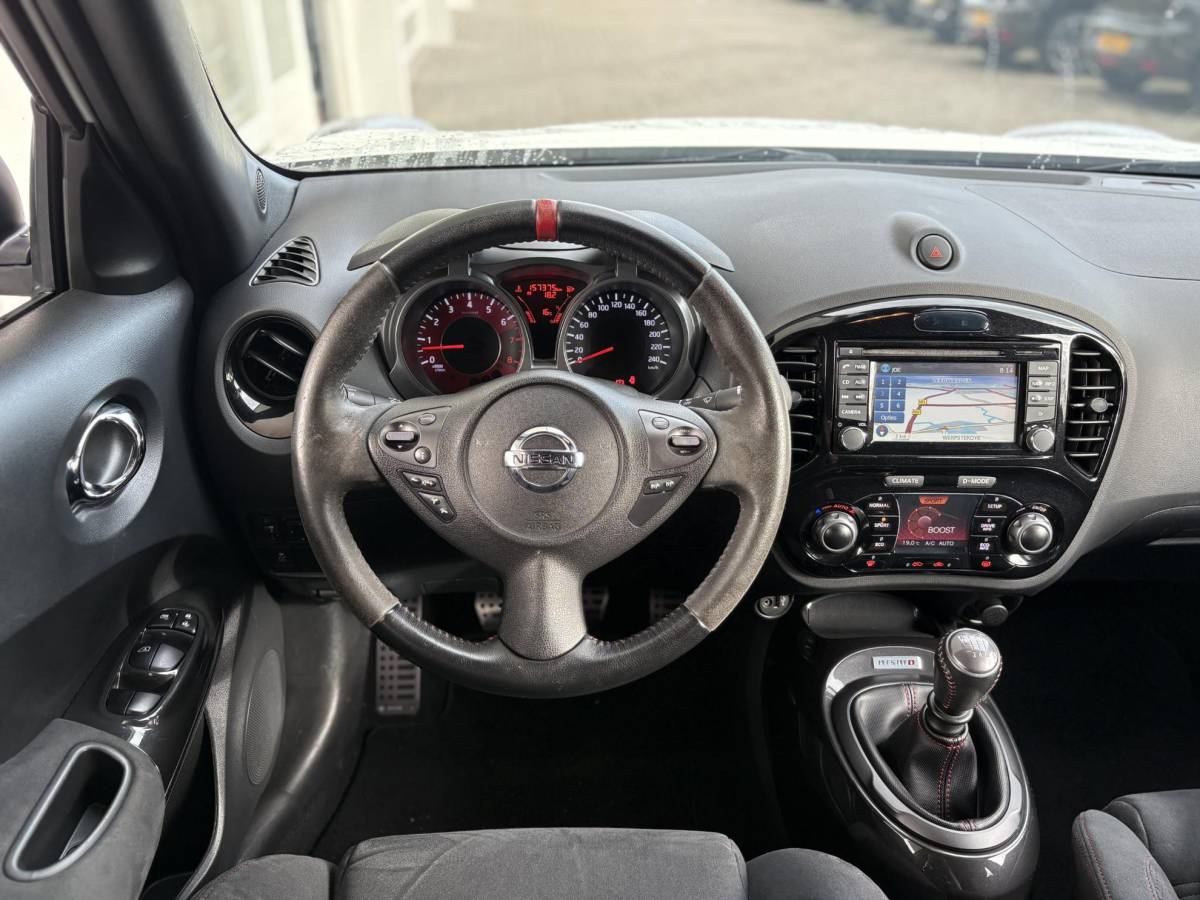 Nissan Juke Nissan Juke 1.6 Turbo NISMO | 200 PK | Achteruitrijcamera | Lichtmetalen velgen | Climate control | Sportstoelen | Keyless entry en start | Extra getint glas | Unieke uitvoering