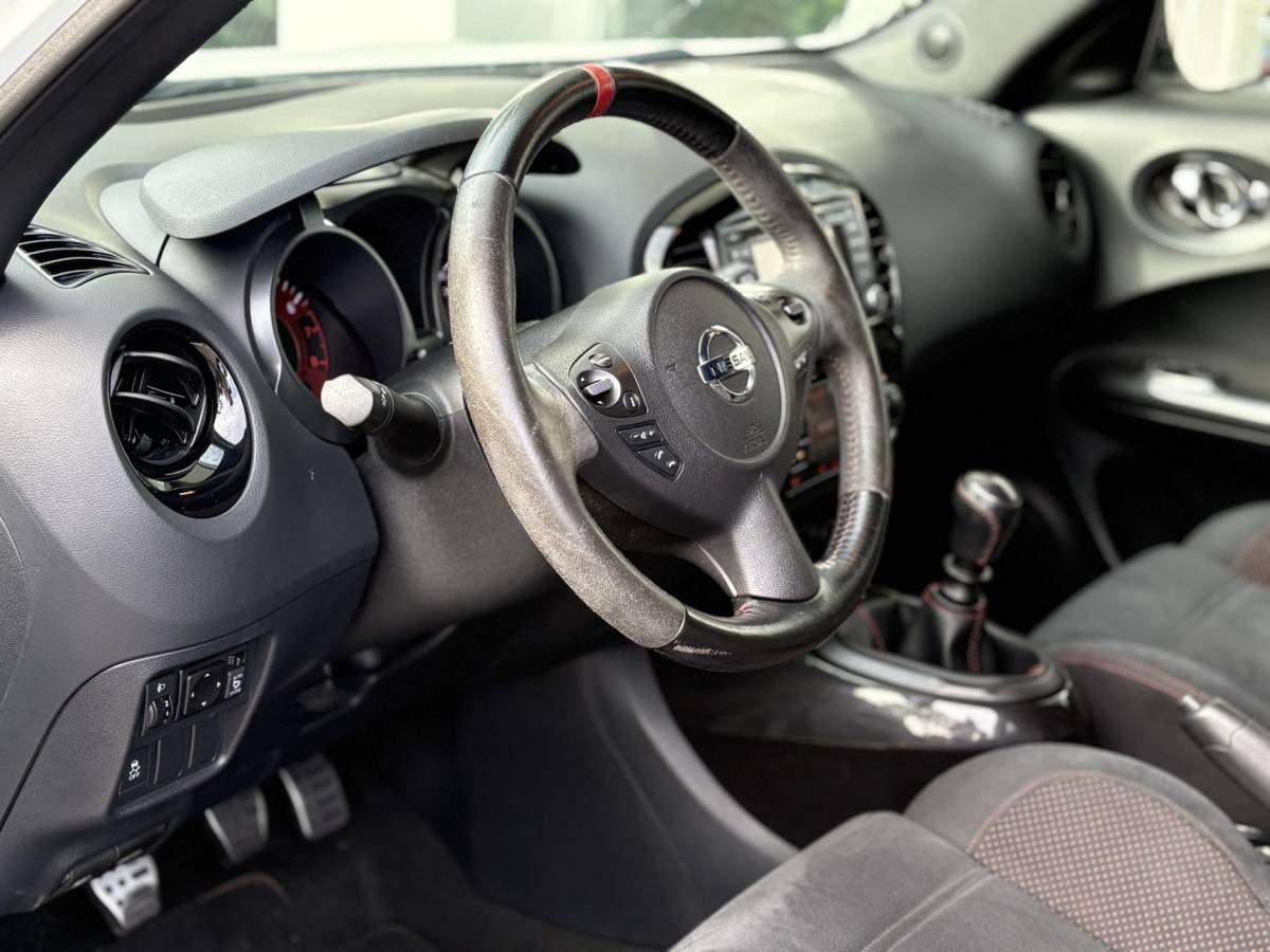 Nissan Juke Nissan Juke 1.6 Turbo NISMO | 200 PK | Achteruitrijcamera | Lichtmetalen velgen | Climate control | Sportstoelen | Keyless entry en start | Extra getint glas | Unieke uitvoering