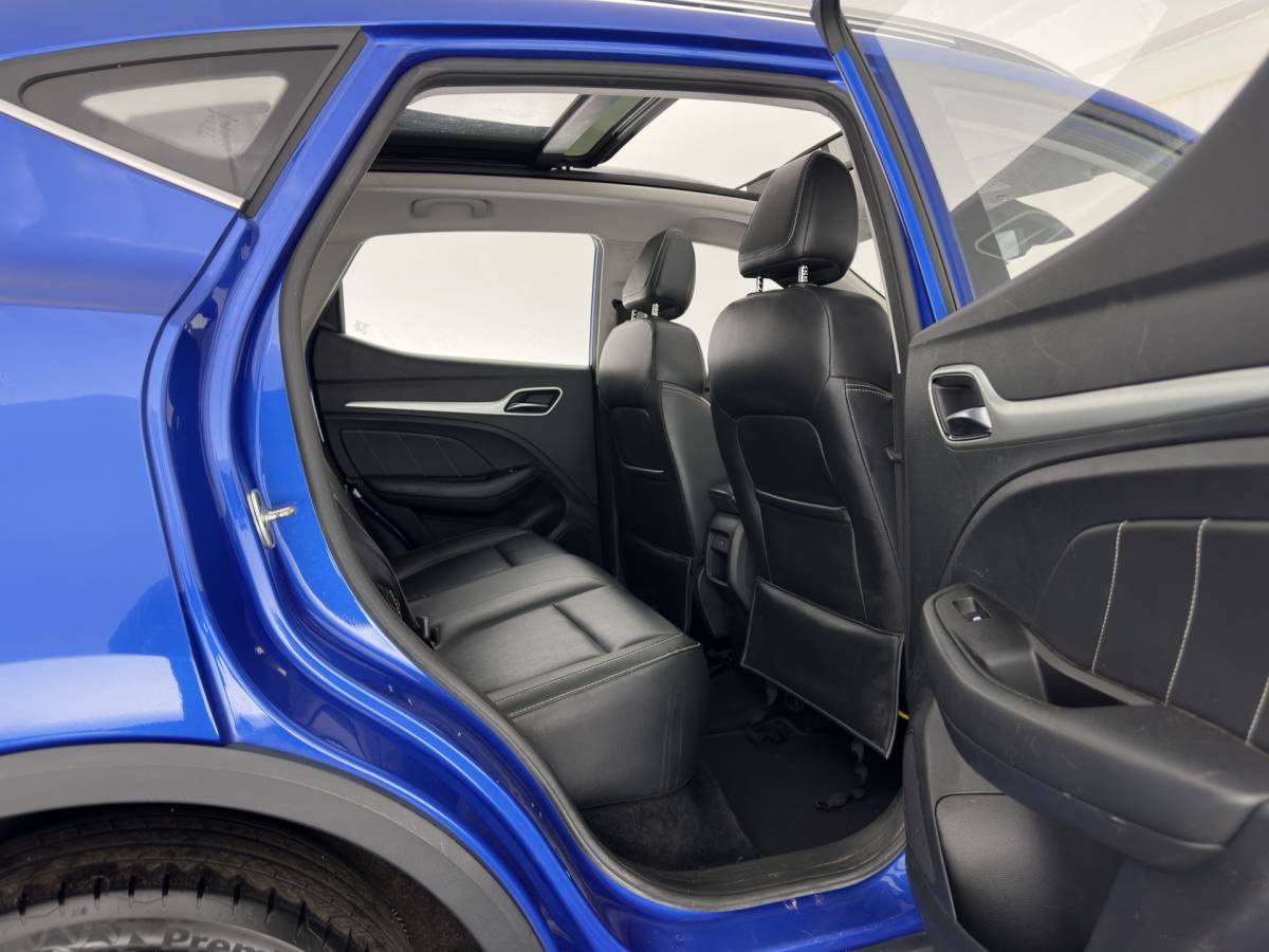 MG ZS EV MG ZS EV Luxury 45 kWh (INCL-BTW) Aut. *PANO | LEATHER | CCS-FASTLOADER | KEYLESS | NAVI-FULLMAP | ADAPTIVE-CRUISE | CAMERA | HEATED-SPORTSEATS | CARPLAY | BLINDSPOT | DAB | LANE-ASSIST | 17”ALU*