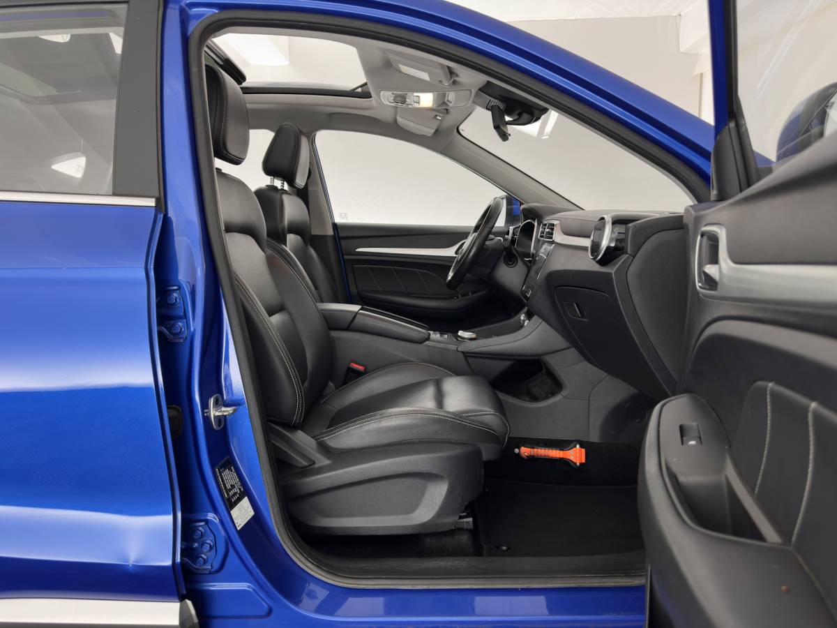 MG ZS EV MG ZS EV Luxury 45 kWh (INCL-BTW) Aut. *PANO | LEATHER | CCS-FASTLOADER | KEYLESS | NAVI-FULLMAP | ADAPTIVE-CRUISE | CAMERA | HEATED-SPORTSEATS | CARPLAY | BLINDSPOT | DAB | LANE-ASSIST | 17”ALU*