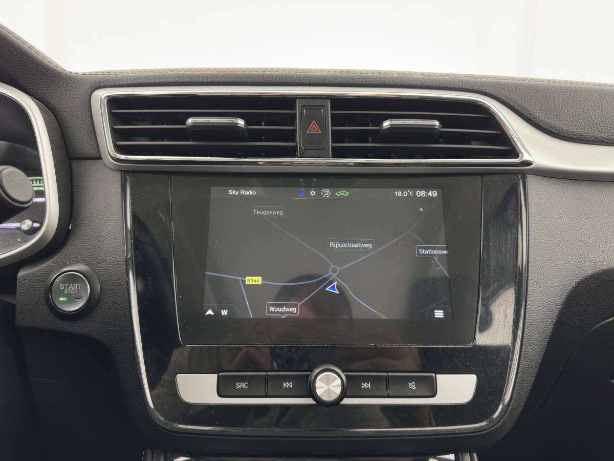 MG ZS EV MG ZS EV Luxury 45 kWh (INCL-BTW) Aut. *PANO | LEATHER | CCS-FASTLOADER | KEYLESS | NAVI-FULLMAP | ADAPTIVE-CRUISE | CAMERA | HEATED-SPORTSEATS | CARPLAY | BLINDSPOT | DAB | LANE-ASSIST | 17”ALU*