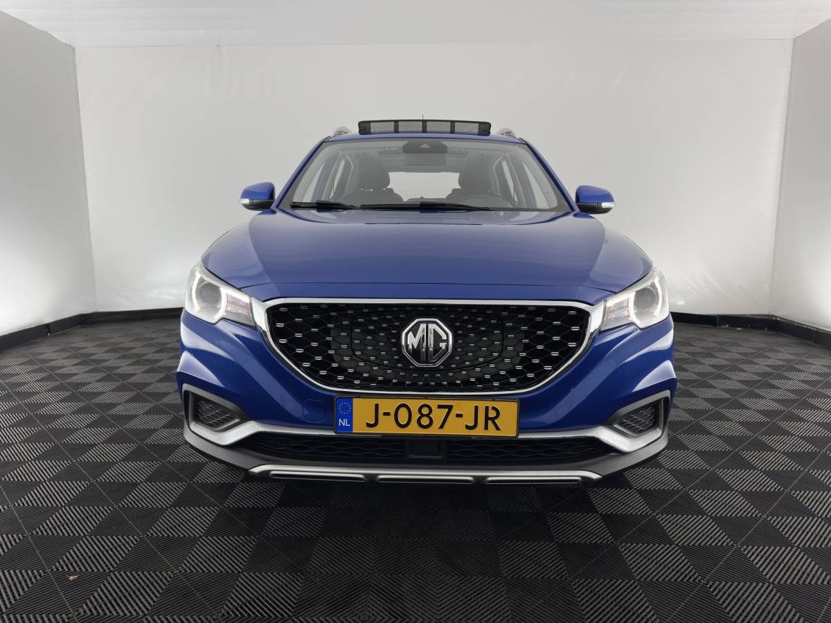 MG ZS EV MG ZS EV Luxury 45 kWh (INCL-BTW) Aut. *PANO | LEATHER | CCS-FASTLOADER | KEYLESS | NAVI-FULLMAP | ADAPTIVE-CRUISE | CAMERA | HEATED-SPORTSEATS | CARPLAY | BLINDSPOT | DAB | LANE-ASSIST | 17”ALU*
