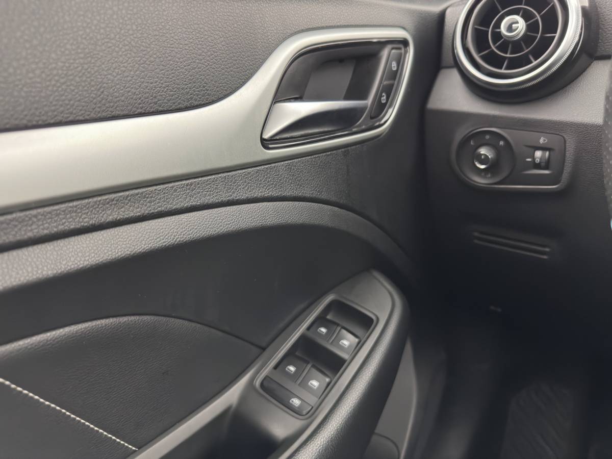 MG ZS EV MG ZS EV Luxury 45 kWh (INCL-BTW) Aut. *PANO | LEATHER | CCS-FASTLOADER | KEYLESS | NAVI-FULLMAP | ADAPTIVE-CRUISE | CAMERA | HEATED-SPORTSEATS | CARPLAY | BLINDSPOT | DAB | LANE-ASSIST | 17”ALU*