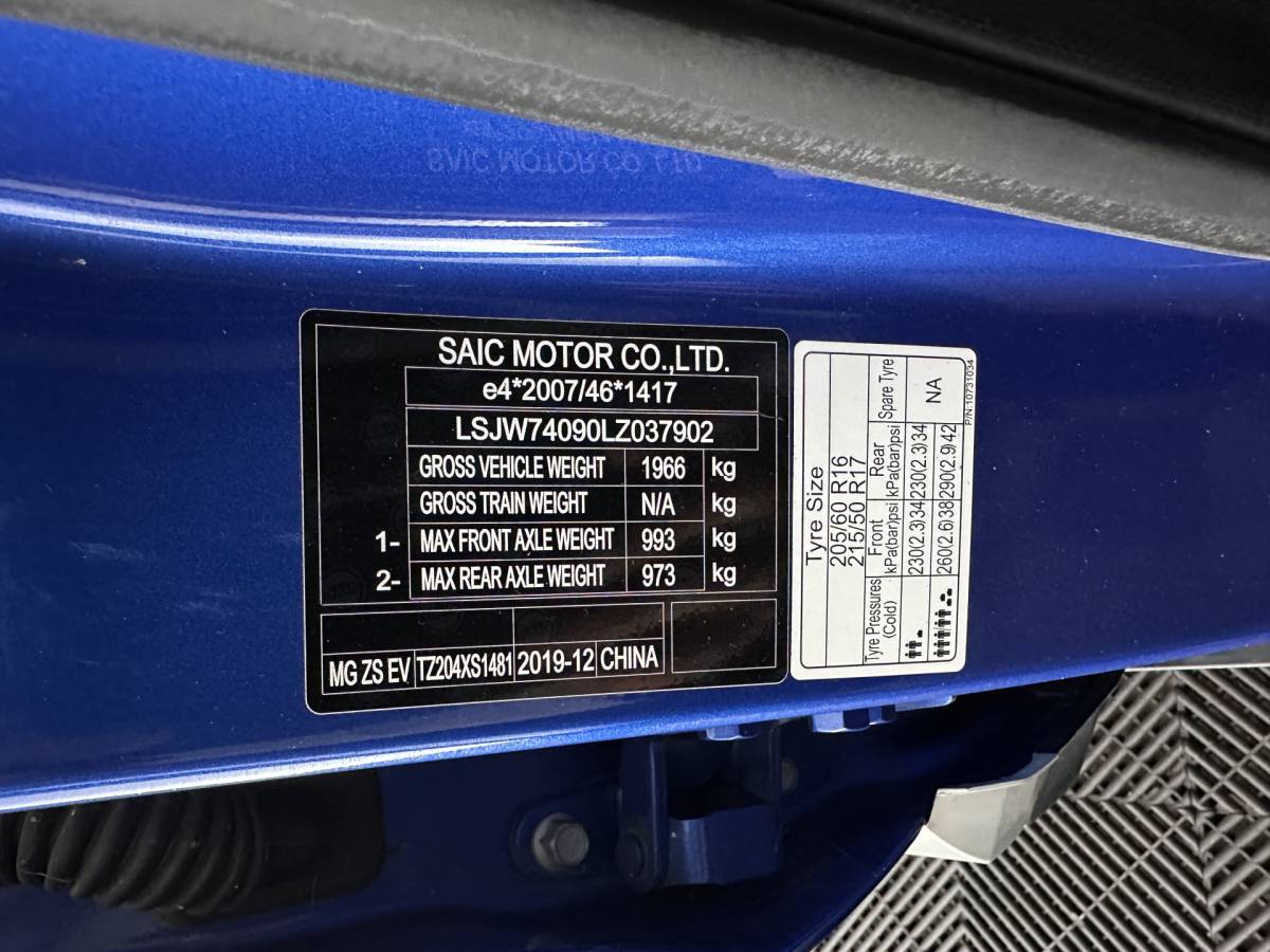 MG ZS EV MG ZS EV Luxury 45 kWh (INCL-BTW) Aut. *PANO | LEATHER | CCS-FASTLOADER | KEYLESS | NAVI-FULLMAP | ADAPTIVE-CRUISE | CAMERA | HEATED-SPORTSEATS | CARPLAY | BLINDSPOT | DAB | LANE-ASSIST | 17”ALU*