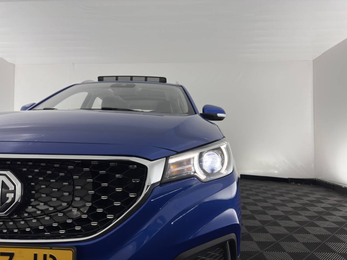 MG ZS EV MG ZS EV Luxury 45 kWh (INCL-BTW) Aut. *PANO | LEATHER | CCS-FASTLOADER | KEYLESS | NAVI-FULLMAP | ADAPTIVE-CRUISE | CAMERA | HEATED-SPORTSEATS | CARPLAY | BLINDSPOT | DAB | LANE-ASSIST | 17”ALU*