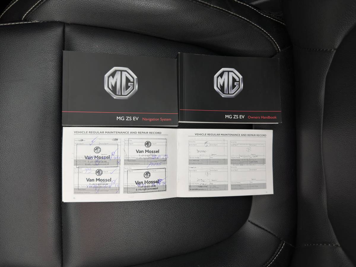 MG ZS EV MG ZS EV Luxury 45 kWh (INCL-BTW) Aut. *PANO | LEATHER | CCS-FASTLOADER | KEYLESS | NAVI-FULLMAP | ADAPTIVE-CRUISE | CAMERA | HEATED-SPORTSEATS | CARPLAY | BLINDSPOT | DAB | LANE-ASSIST | 17”ALU*