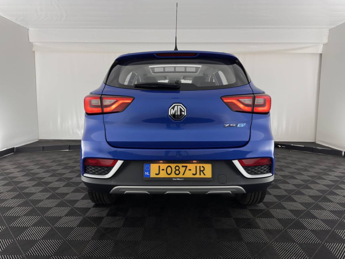 MG ZS EV MG ZS EV Luxury 45 kWh (INCL-BTW) Aut. *PANO | LEATHER | CCS-FASTLOADER | KEYLESS | NAVI-FULLMAP | ADAPTIVE-CRUISE | CAMERA | HEATED-SPORTSEATS | CARPLAY | BLINDSPOT | DAB | LANE-ASSIST | 17”ALU*