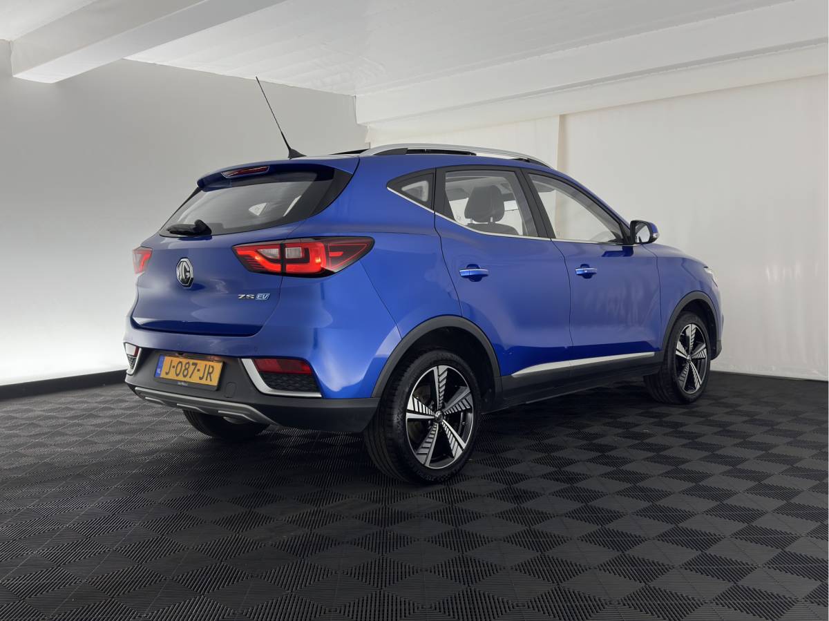 MG ZS EV MG ZS EV Luxury 45 kWh (INCL-BTW) Aut. *PANO | LEATHER | CCS-FASTLOADER | KEYLESS | NAVI-FULLMAP | ADAPTIVE-CRUISE | CAMERA | HEATED-SPORTSEATS | CARPLAY | BLINDSPOT | DAB | LANE-ASSIST | 17”ALU*
