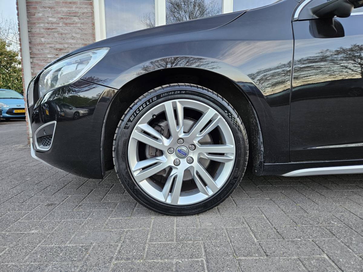 Volvo V60 Volvo V60 2.0T Summum Automaat! Trekhaak! Schuifdak! Xenon! Leer! Mooie/Nette Auto! Dealer Onderhouden!