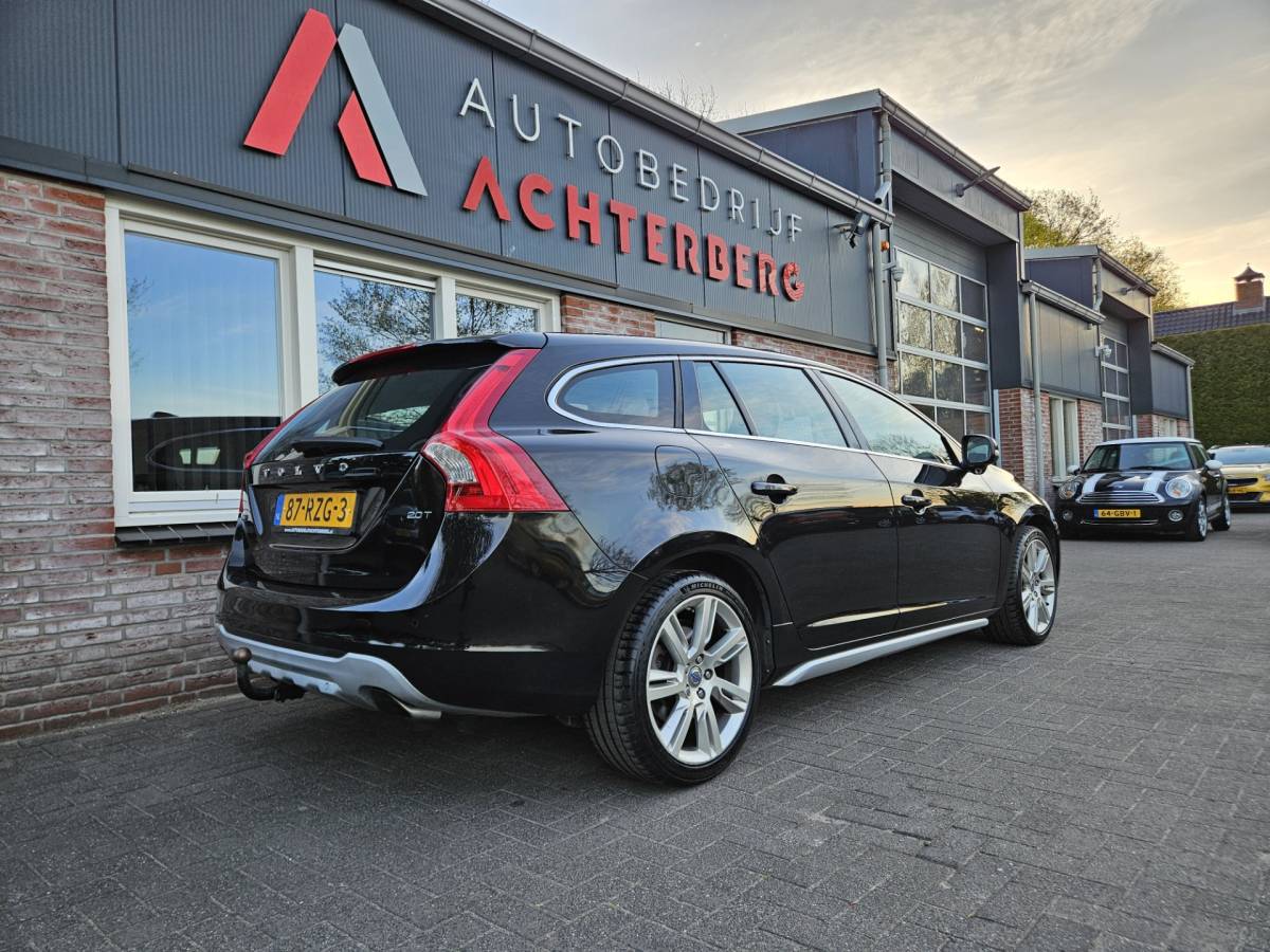 Volvo V60 Volvo V60 2.0T Summum Automaat! Trekhaak! Schuifdak! Xenon! Leer! Mooie/Nette Auto! Dealer Onderhouden!