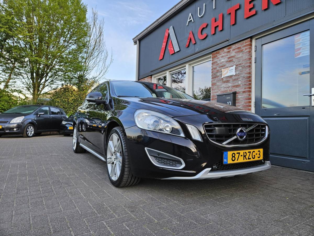Volvo V60 Volvo V60 2.0T Summum Automaat! Trekhaak! Schuifdak! Xenon! Leer! Mooie/Nette Auto! Dealer Onderhouden!