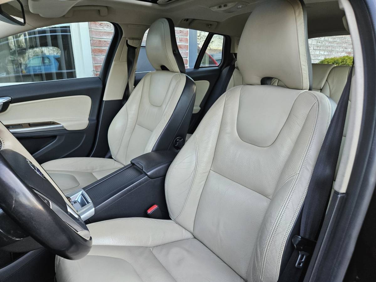 Volvo V60 Volvo V60 2.0T Summum Automaat! Trekhaak! Schuifdak! Xenon! Leer! Mooie/Nette Auto! Dealer Onderhouden!