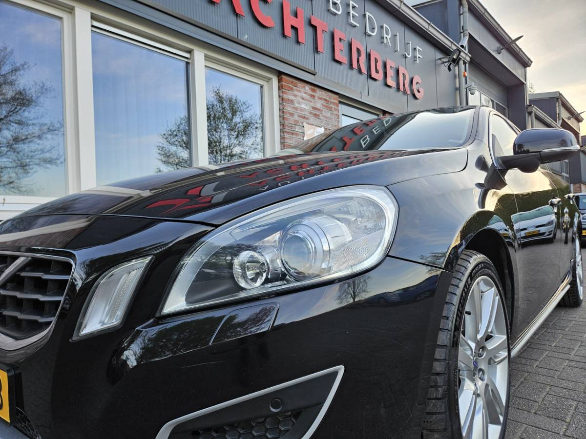 Volvo V60 Volvo V60 2.0T Summum Automaat! Trekhaak! Schuifdak! Xenon! Leer! Mooie/Nette Auto! Dealer Onderhouden!