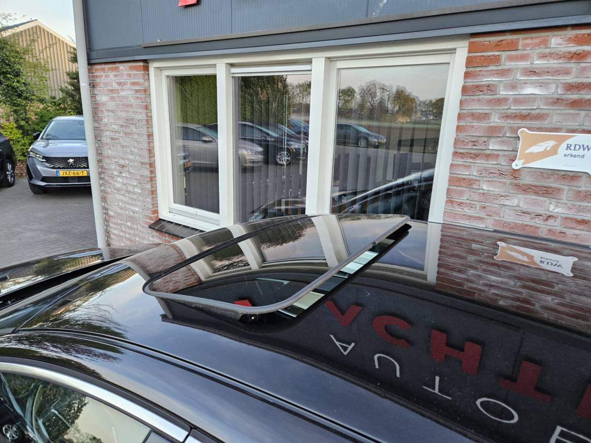 Volvo V60 Volvo V60 2.0T Summum Automaat! Trekhaak! Schuifdak! Xenon! Leer! Mooie/Nette Auto! Dealer Onderhouden!