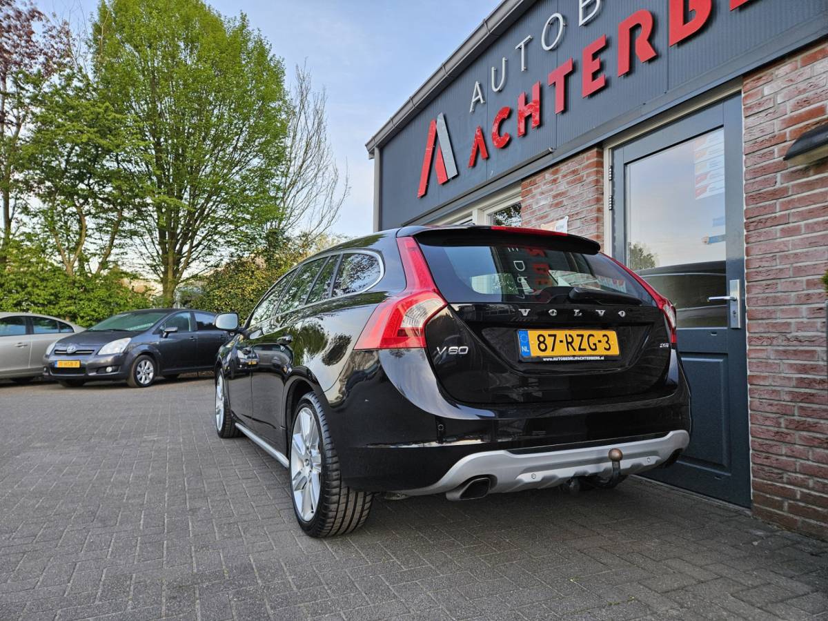 Volvo V60 Volvo V60 2.0T Summum Automaat! Trekhaak! Schuifdak! Xenon! Leer! Mooie/Nette Auto! Dealer Onderhouden!