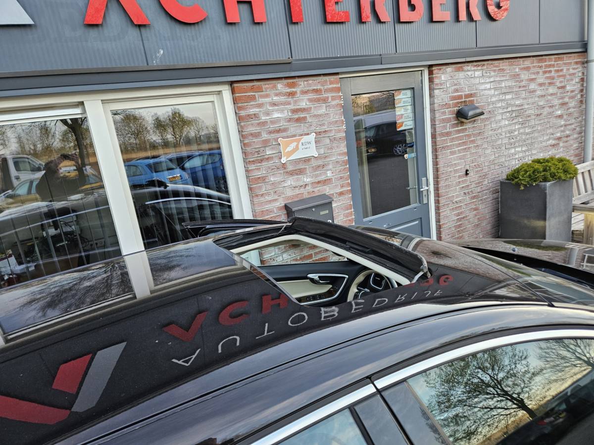 Volvo V60 Volvo V60 2.0T Summum Automaat! Trekhaak! Schuifdak! Xenon! Leer! Mooie/Nette Auto! Dealer Onderhouden!