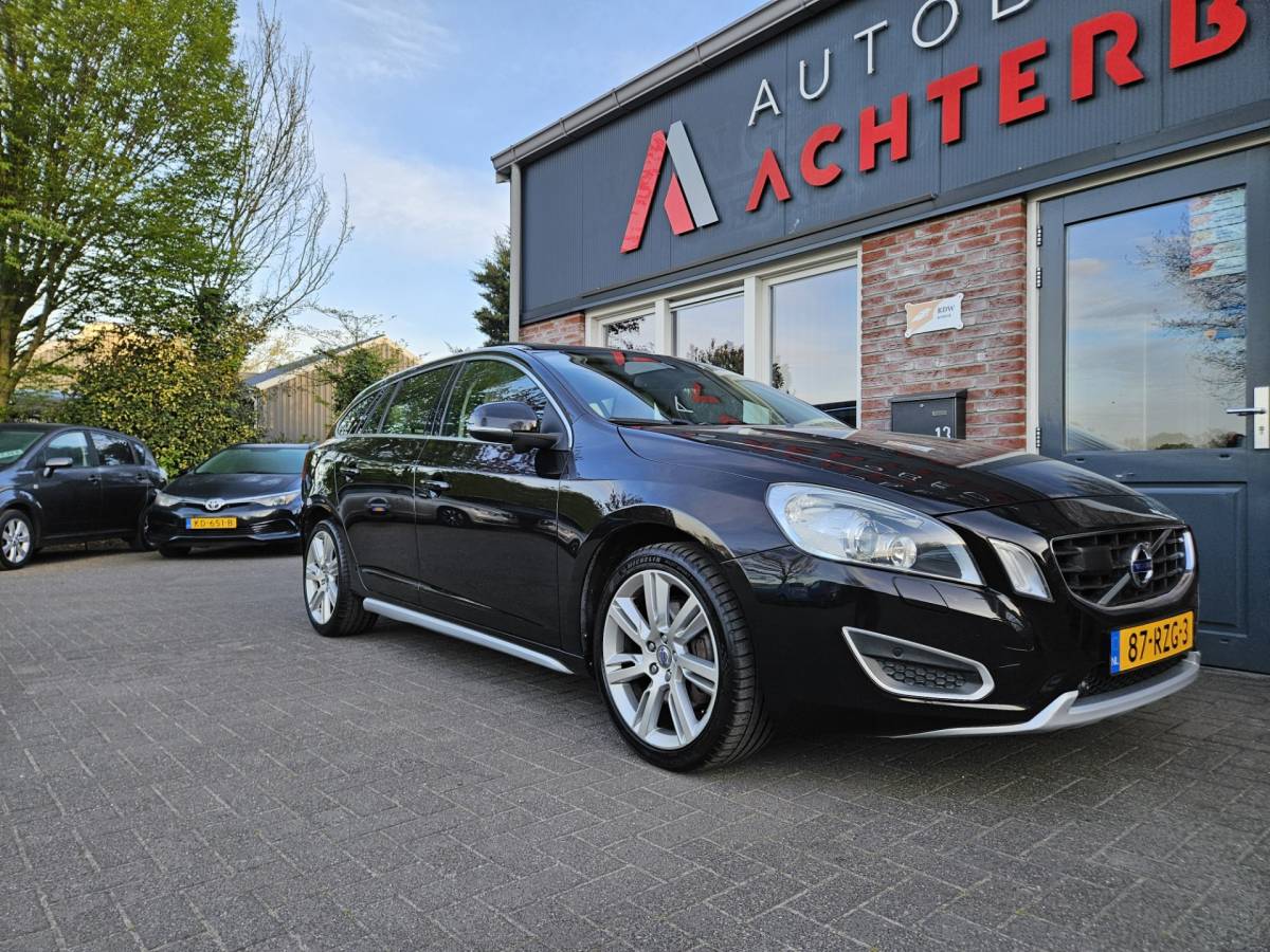 Volvo V60 Volvo V60 2.0T Summum Automaat! Trekhaak! Schuifdak! Xenon! Leer! Mooie/Nette Auto! Dealer Onderhouden!