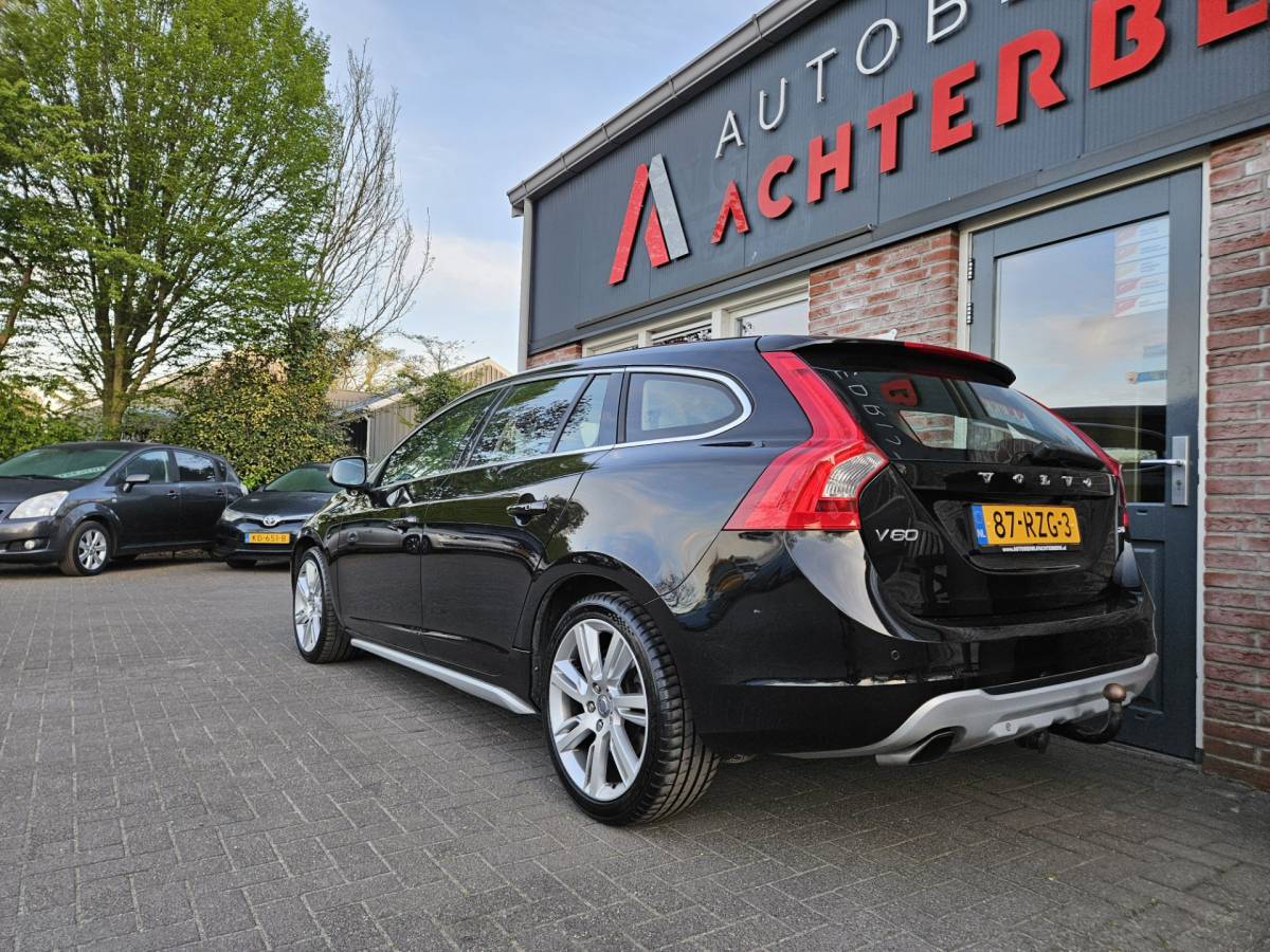 Volvo V60 Volvo V60 2.0T Summum Automaat! Trekhaak! Schuifdak! Xenon! Leer! Mooie/Nette Auto! Dealer Onderhouden!