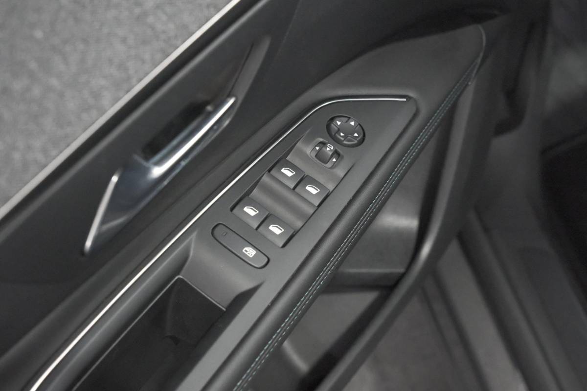 Peugeot 3008 Peugeot 3008 1.6 PLUG-IN HYbrid 225 Allure | Camera | Dodehoekdetectie | Navigatie