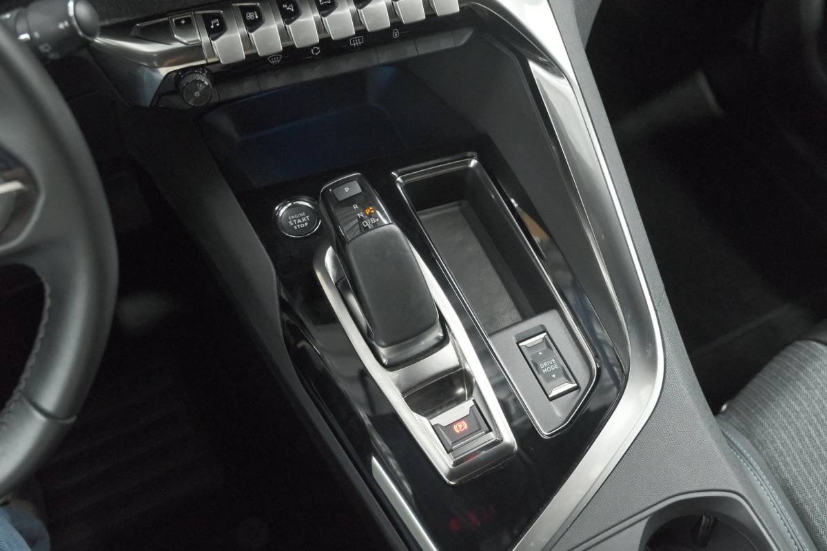 Peugeot 3008 Peugeot 3008 1.6 PLUG-IN HYbrid 225 Allure | Camera | Dodehoekdetectie | Navigatie