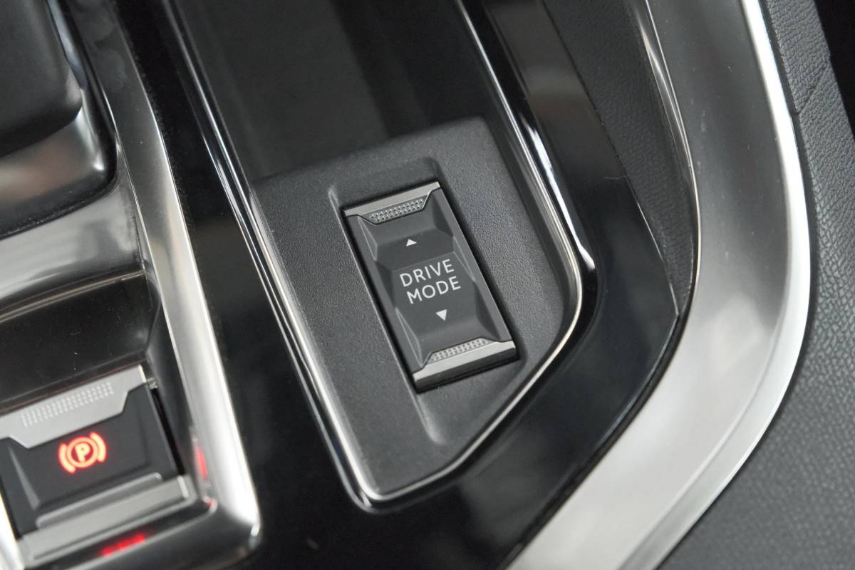 Peugeot 3008 Peugeot 3008 1.6 PLUG-IN HYbrid 225 Allure | Camera | Dodehoekdetectie | Navigatie