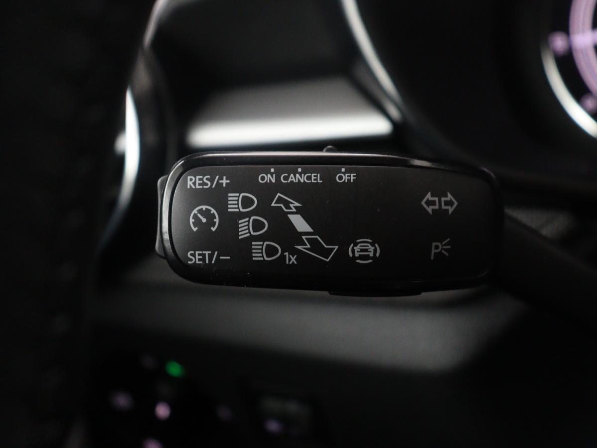 Škoda Fabia Skoda Fabia 1.0 MPI Ambition | Black Line | Cruise control | Park assist |  Lederen stuurwiel | Carplay | Lichtmetaal 15” |