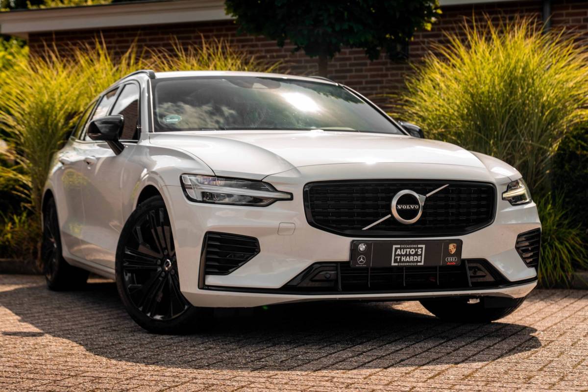 Volvo V60 Volvo V60 2.0 T6 Recharge AWD R-Design PHEV 335 PK ACC Leder Memory 19”