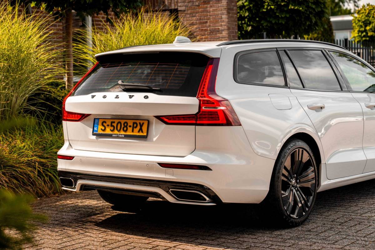 Volvo V60 Volvo V60 2.0 T6 Recharge AWD R-Design PHEV 335 PK ACC Leder Memory 19”