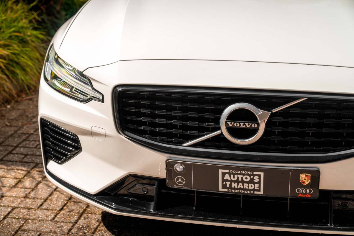 Volvo V60 Volvo V60 2.0 T6 Recharge AWD R-Design PHEV 335 PK ACC Leder Memory 19”
