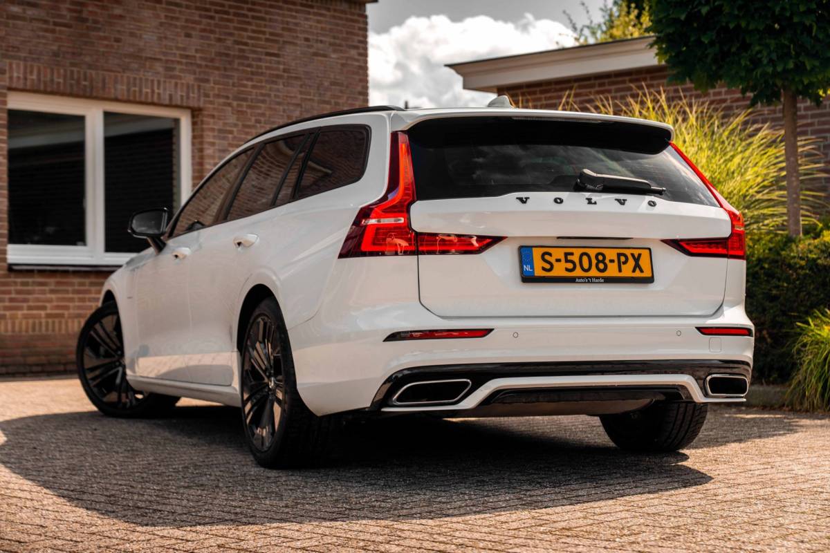 Volvo V60 Volvo V60 2.0 T6 Recharge AWD R-Design PHEV 335 PK ACC Leder Memory 19”