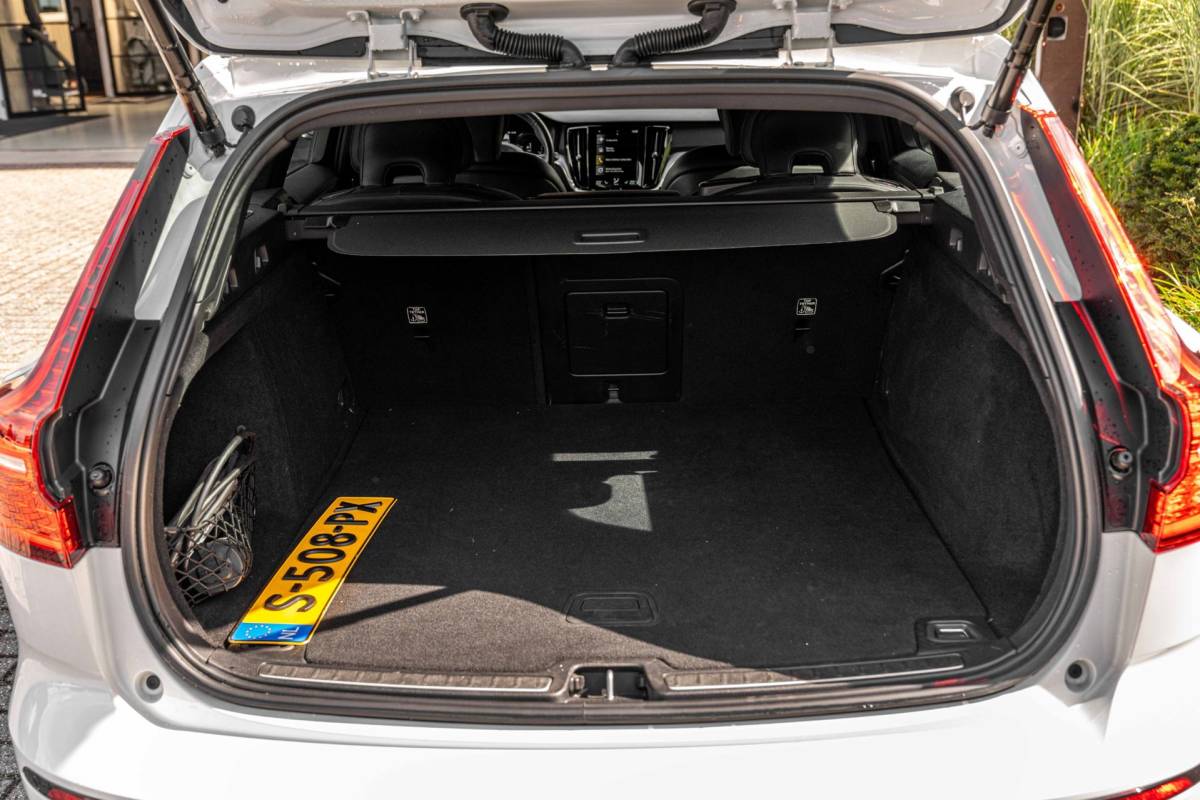 Volvo V60 Volvo V60 2.0 T6 Recharge AWD R-Design PHEV 335 PK ACC Leder Memory 19”