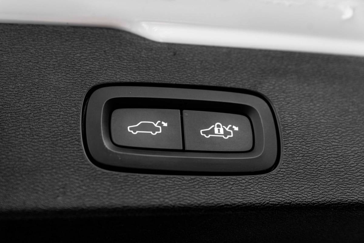 Volvo V60 Volvo V60 2.0 T6 Recharge AWD R-Design PHEV 335 PK ACC Leder Memory 19”