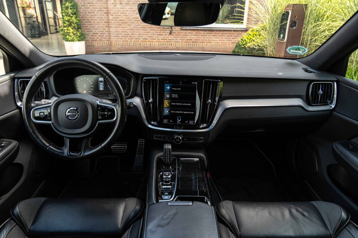 Volvo V60 Volvo V60 2.0 T6 Recharge AWD R-Design PHEV 335 PK ACC Leder Memory 19”