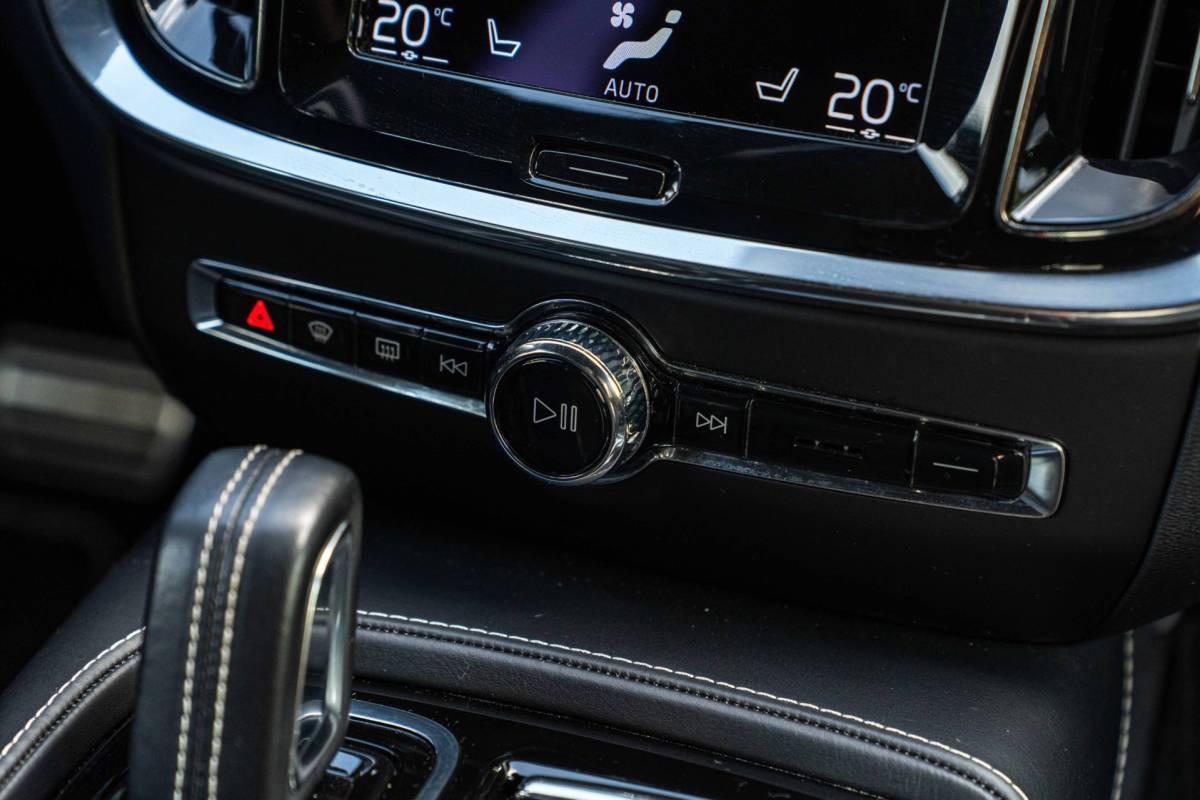 Volvo V60 Volvo V60 2.0 T6 Recharge AWD R-Design PHEV 335 PK ACC Leder Memory 19”