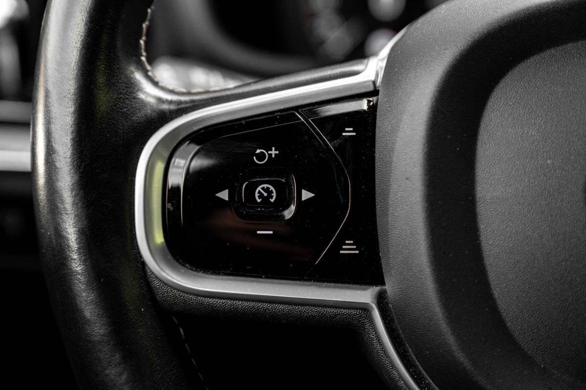 Volvo V60 Volvo V60 2.0 T6 Recharge AWD R-Design PHEV 335 PK ACC Leder Memory 19”