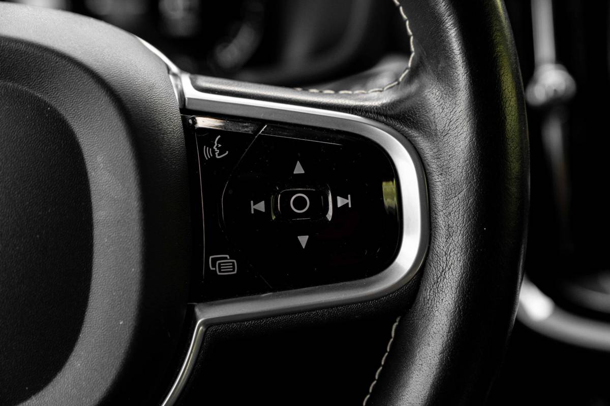 Volvo V60 Volvo V60 2.0 T6 Recharge AWD R-Design PHEV 335 PK ACC Leder Memory 19”