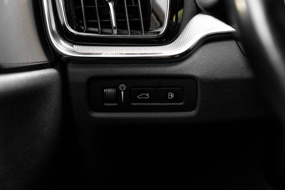 Volvo V60 Volvo V60 2.0 T6 Recharge AWD R-Design PHEV 335 PK ACC Leder Memory 19”