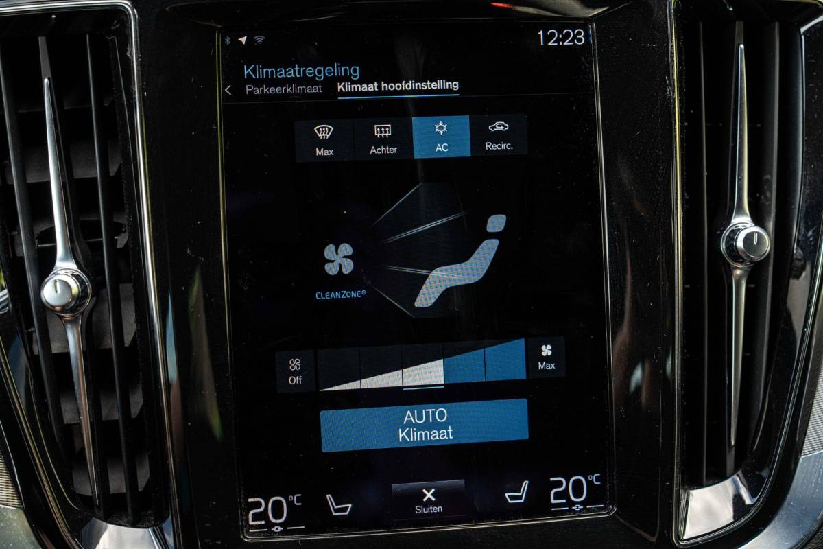 Volvo V60 Volvo V60 2.0 T6 Recharge AWD R-Design PHEV 335 PK ACC Leder Memory 19”