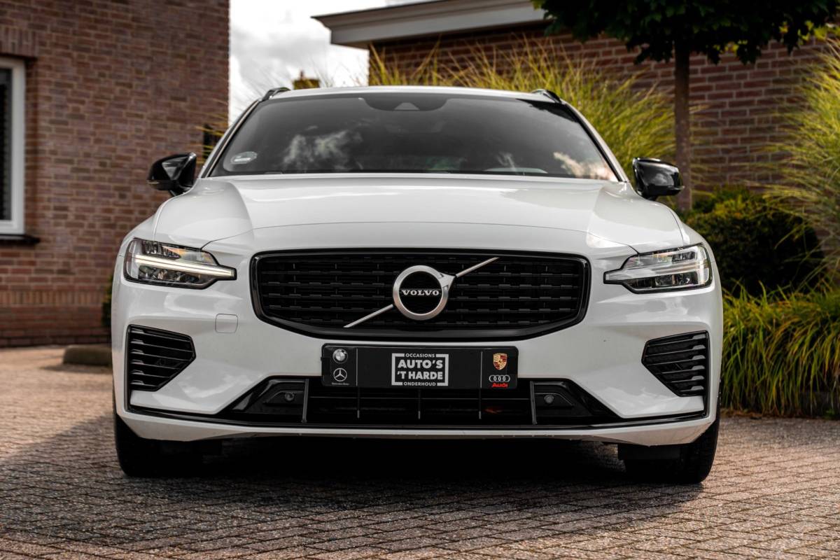 Volvo V60 Volvo V60 2.0 T6 Recharge AWD R-Design PHEV 335 PK ACC Leder Memory 19”