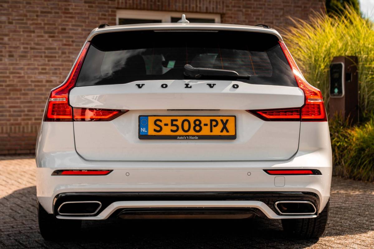 Volvo V60 Volvo V60 2.0 T6 Recharge AWD R-Design PHEV 335 PK ACC Leder Memory 19”