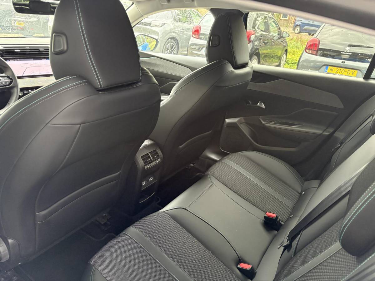 Peugeot 308 Peugeot 308 1.2T 130pk Allure Pack Business | Dodehoek detectie | Adaptieve Cruise | Keyless | Achteruitrijcamera | LED Verlichting | Parkeersensoren | Navigatie