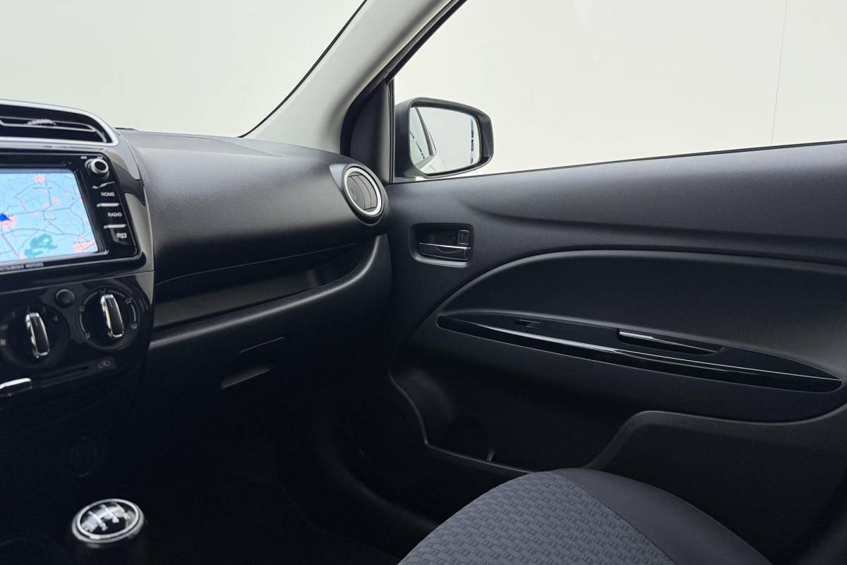 Mitsubishi Space Star Mitsubishi Space Star 1.0 Active | 70PK | Navigatie | Airco | Apple Carplay | Android Auto | Lichtmetalen Velgen | Bluetooth | Privacy Glas |