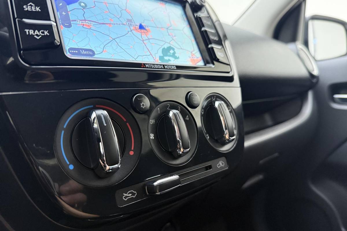 Mitsubishi Space Star Mitsubishi Space Star 1.0 Active | 70PK | Navigatie | Airco | Apple Carplay | Android Auto | Lichtmetalen Velgen | Bluetooth | Privacy Glas |