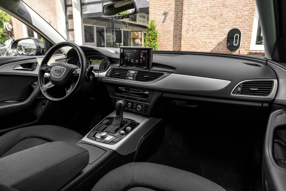 Audi A6 Audi A6 Avant 2.0 TFSI Premium Edition 252 PK Aut. ACC Trekhaak Pano Keyless Camera 20”