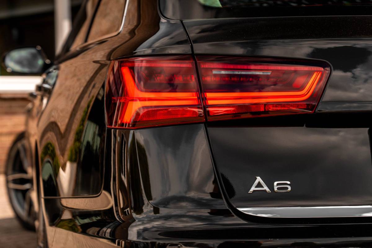 Audi A6 Audi A6 Avant 2.0 TFSI Premium Edition 252 PK Aut. ACC Trekhaak Pano Keyless Camera 20”