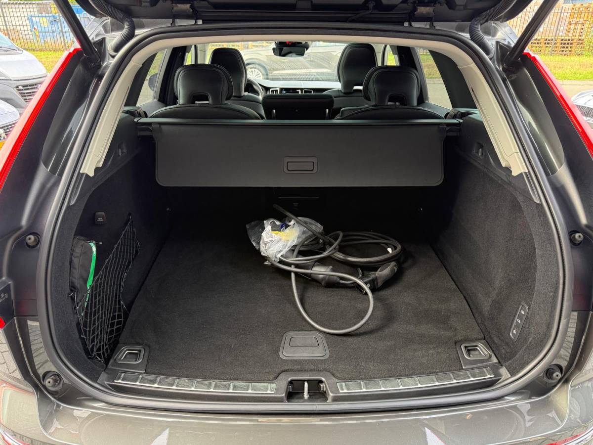 Volvo XC60 Volvo XC60 2.0 T8 Plug-in hybrid AWD Inscription Exclusive | 1E EIGENAAR | 3/6/12 MND GARANTIE | PANO | LED | ACC | DAB | CARPLAY | TREKHAAK | STOELKOELING |