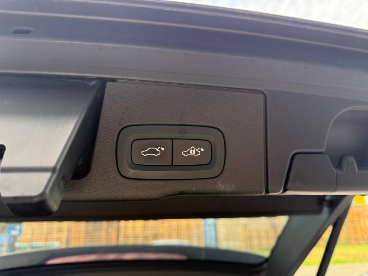 Volvo XC60 Volvo XC60 2.0 T8 Plug-in hybrid AWD Inscription Exclusive | 1E EIGENAAR | 3/6/12 MND GARANTIE | PANO | LED | ACC | DAB | CARPLAY | TREKHAAK | STOELKOELING |