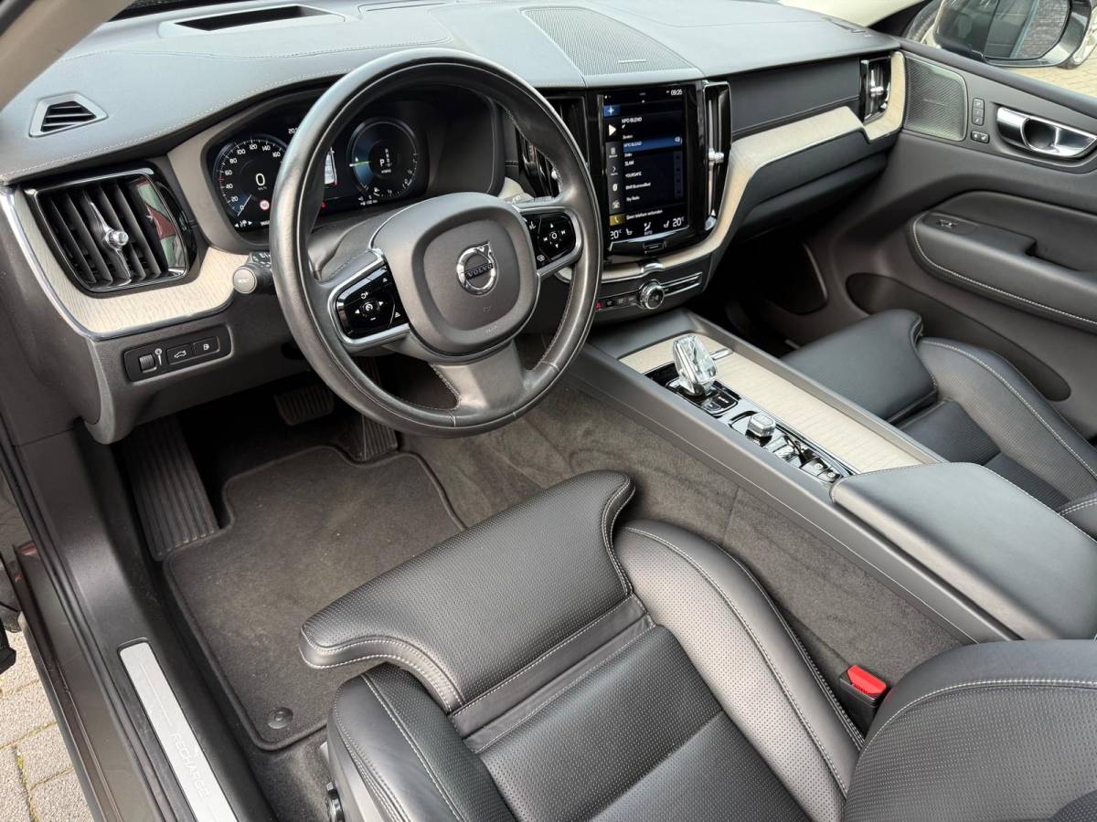 Volvo XC60 Volvo XC60 2.0 T8 Plug-in hybrid AWD Inscription Exclusive | 1E EIGENAAR | 3/6/12 MND GARANTIE | PANO | LED | ACC | DAB | CARPLAY | TREKHAAK | STOELKOELING |
