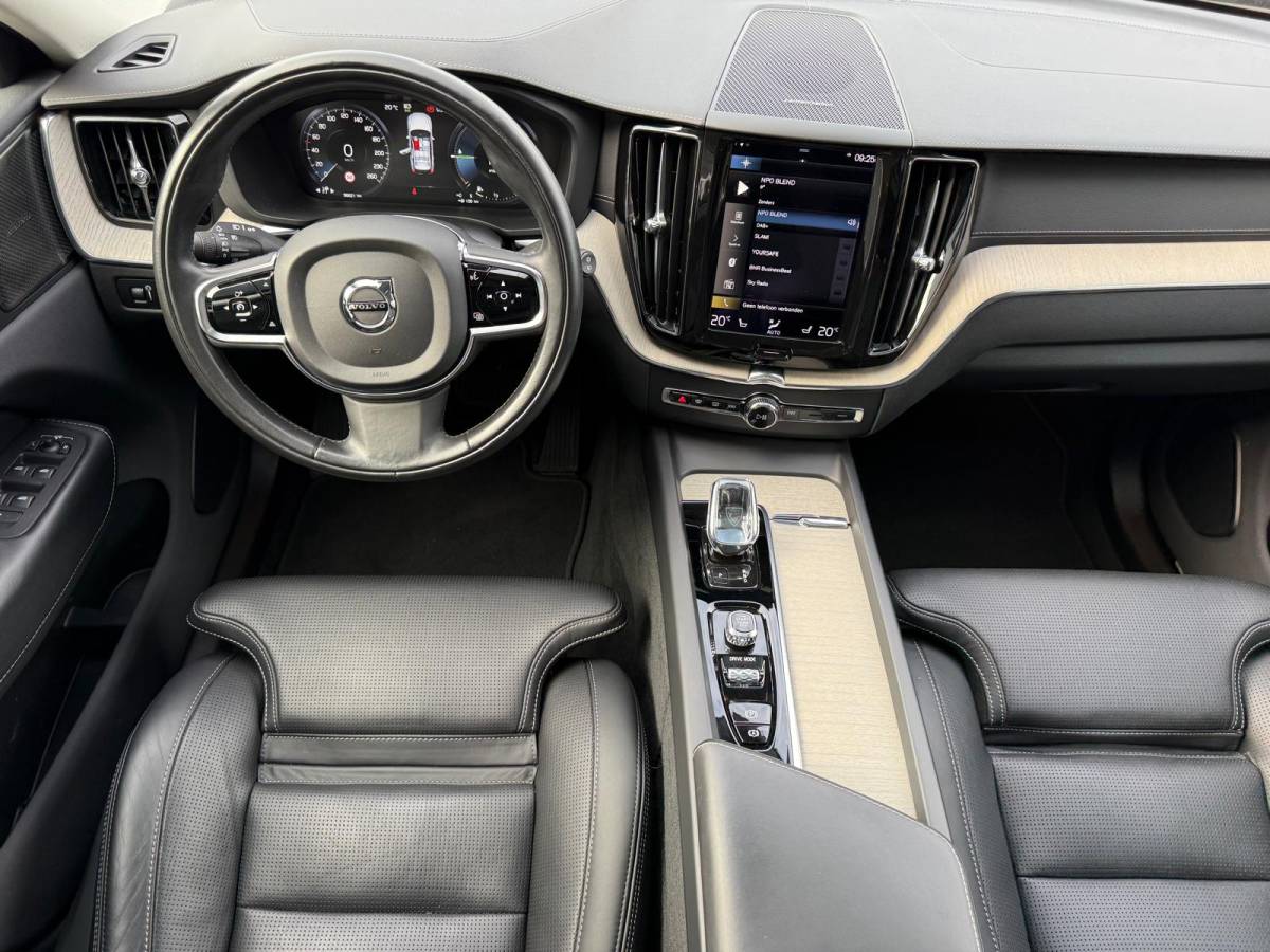 Volvo XC60 Volvo XC60 2.0 T8 Plug-in hybrid AWD Inscription Exclusive | 1E EIGENAAR | 3/6/12 MND GARANTIE | PANO | LED | ACC | DAB | CARPLAY | TREKHAAK | STOELKOELING |