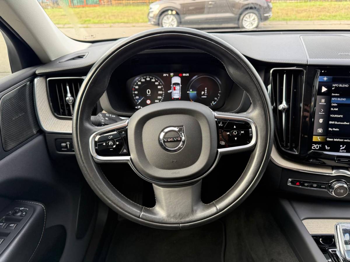 Volvo XC60 Volvo XC60 2.0 T8 Plug-in hybrid AWD Inscription Exclusive | 1E EIGENAAR | 3/6/12 MND GARANTIE | PANO | LED | ACC | DAB | CARPLAY | TREKHAAK | STOELKOELING |